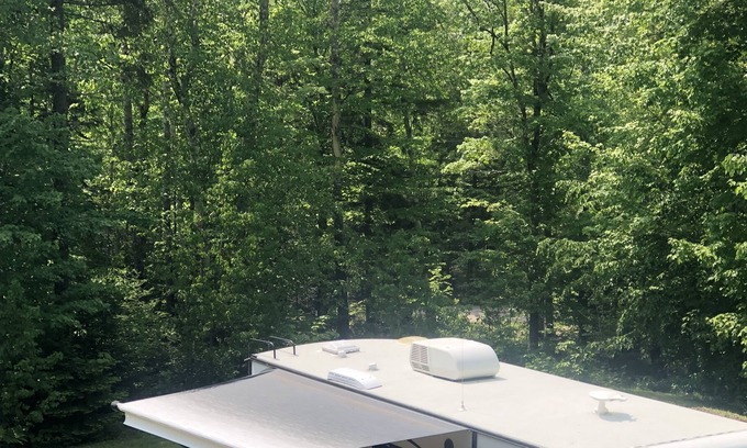 East Dalhousie Casa | Cozy Couples Glamping just a few minutes to the lake