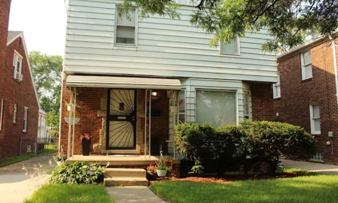 Detroit Casa | Cozy Cove