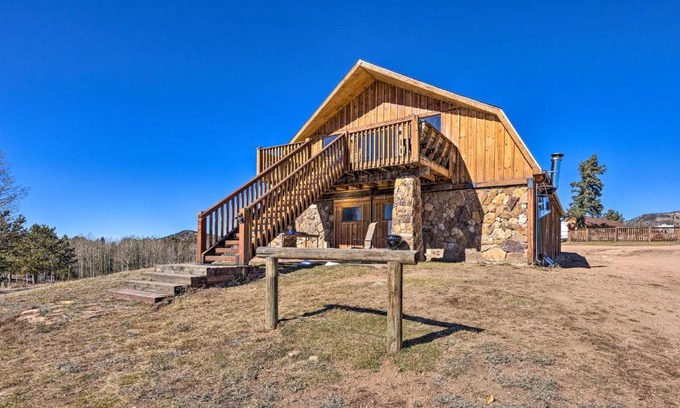 Victor Casa | Cozy Cripple Creek Cabin with Mountain Views!