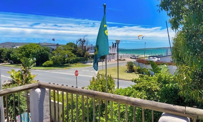 Langebaan Apartamento | Acogedor Crner, un hogar lejos del hogar, a solo 100 m de playas vírgenes.