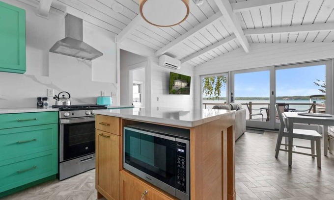 Lake Township Casa | Cozy Crystal Cottage - Dog Friendly!