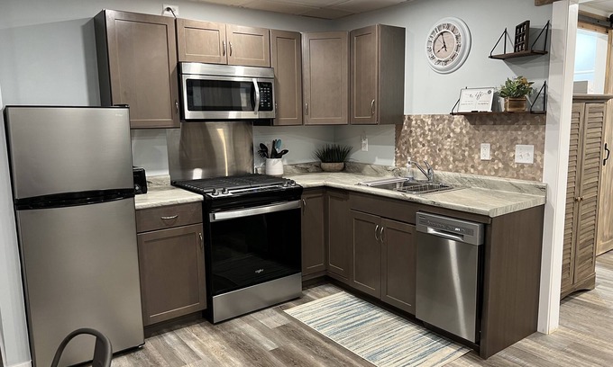 Michigan City Casa | Cozy cute home recently rehabbed with 5 min to outlet mall, casino