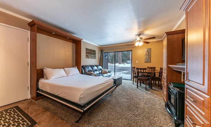 Truckee Condominio | Cozy Deluxe Studio #131 at Donner Lake Village