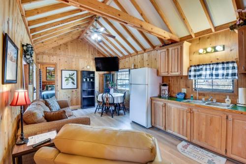Rabun Gap Casa | Cozy Dillard Cabin with Mountain Views and Pool Access