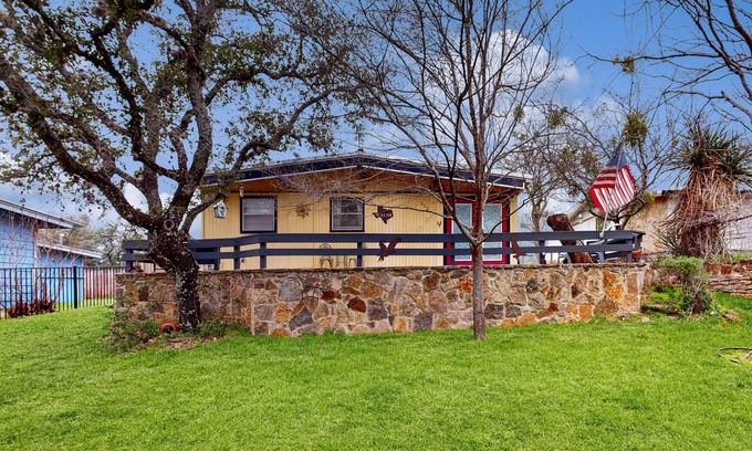 Silver Creek Village Casa | Cozy dog-friendly house near water with enclosed yard, grill, & equipped kitchen