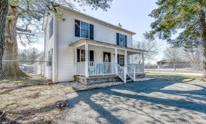 Glenora Casa | Cozy, Dog-Friendly Home w/ Free WiFi & a Furnished Patio - Close to Lake Anna