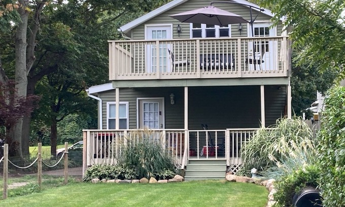 Erie Casa | Cozy Downtown Erie home only 2 blocks from UPMC Hamot