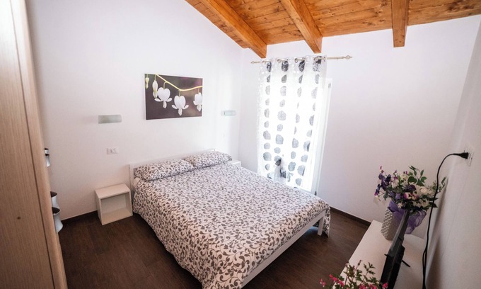 Villanova d'Asti Apartamento | Cozy downtown apartment, convenient to all services and highways.