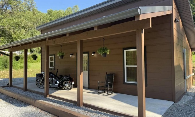 Robbinsville Cabina | Cozy Dragon's Nest Cabin Retreat