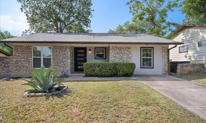 University Hills Casa | Cozy East Austin Home - Fully-equipped Kitchen - Pet Friendly
