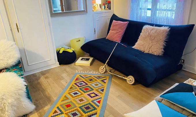 Faubourg Saint-Germain Apartamento | Cozy Eiffel Tower Design Studio