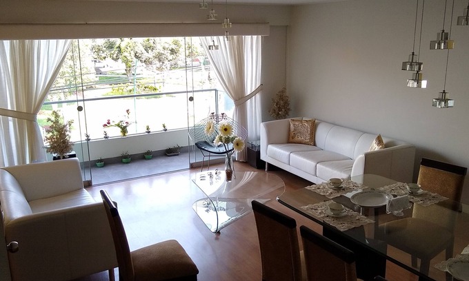 San Borja Apartamento | Acogedora y elegante habitación con baño privado en un apartamento frente a un lindo parque