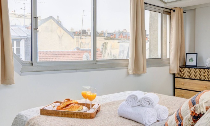 Latin Apartamento | Cozy & Elegant Retreat Near Notre-Dame