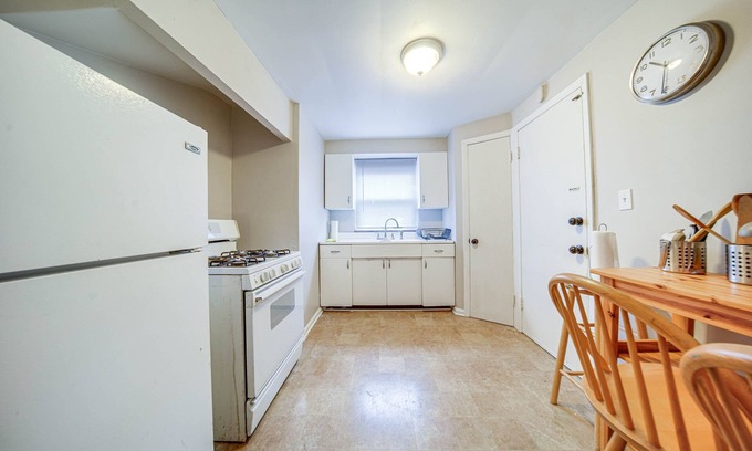 Euclid Apartamento | Cozy Euclid Apartment: Near Downtown!