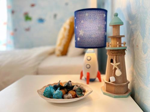 Agia Paraskevi Apartamento | Cozy fairytal garden apartment, Family Friendly, Free parking, 15 Min to Airport