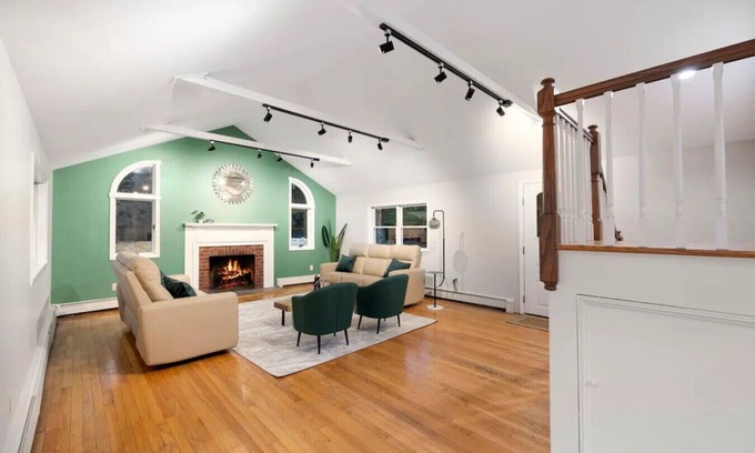Town of Ramapo Casa | Big Yard, Pool, Fire Pit & Billiards!