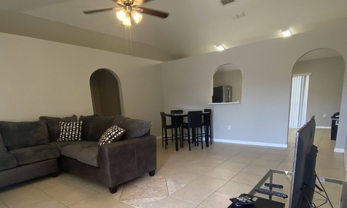 Poinciana Casa | Cozy family/friendly 3/2 house w/fenced yard