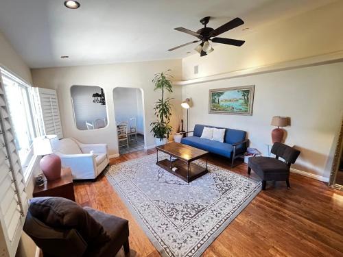 Santa Susana Casa | Cozy Family Hideaway, sleeps 8, 4 tv's yard, shops
