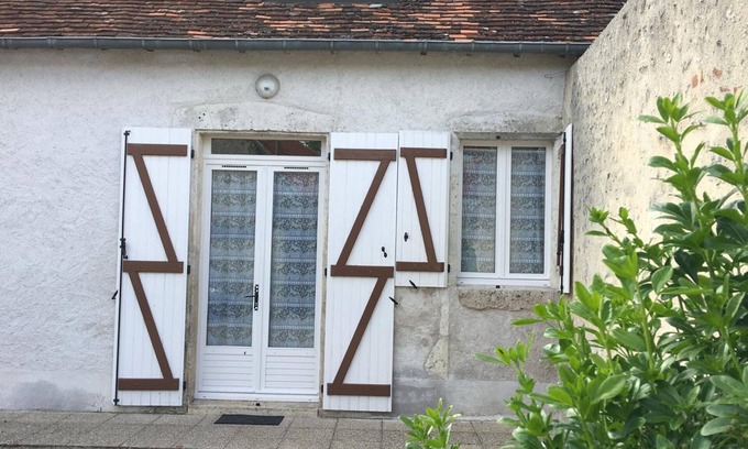 Chailles Cabaña | Casa Retro Familiar Cerca de Blois con Jardín Cerrado y Chimenea