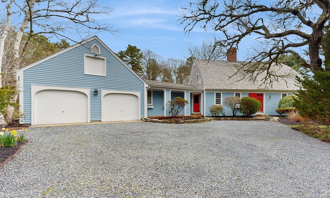 Brewster Casa | Cozy family retreat with kayaks, board games, AC, and beach access