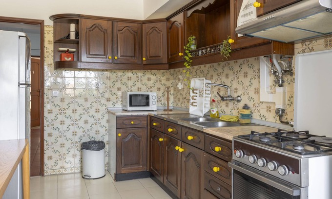 Santa Maria e Sao Miguel Apartamento | Cozy Family Room 4 in Central Sintra, Steps from Olga Cadaval Cultural Center