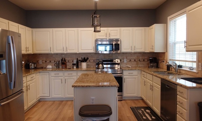 Charlotte Casa | Cozy family size house , with deck and grill . Friendly ,quiet neighborhood !