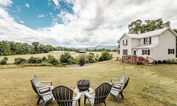 Luray Casa | Cozy Farmhouse by Shenandoah with Mountain Views
