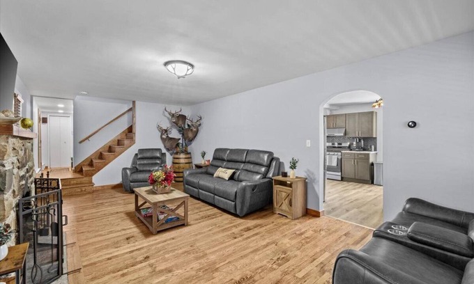 Tannersville Otro | Cozy Farmhouse: Fireplace + Backyard + BBQ + Games