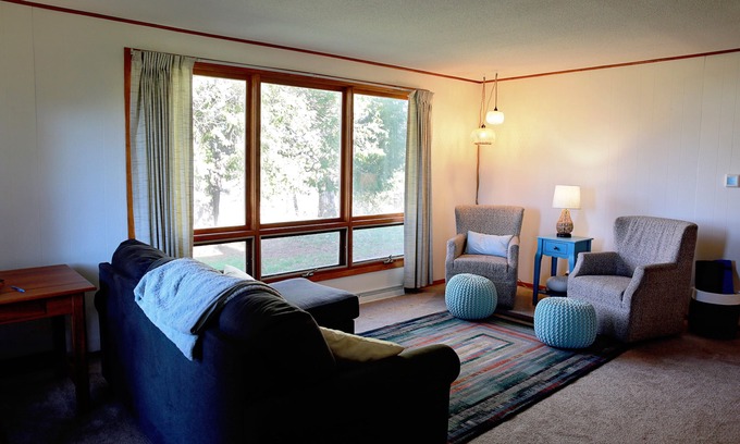 Lake Elmo Otro | Cozy Farmhouse for Nature Lovers