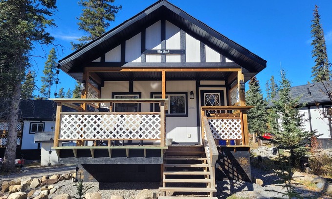 Nordegg Cabina | Expanse Cottages - La Casa de la roca