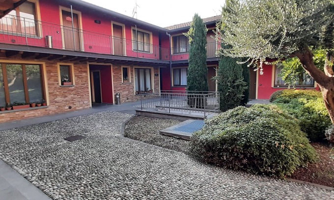 Bergamo Apartamento | Cozy flat + parking close to City center/Airport (CIN IT016024B4O46O3QZY)