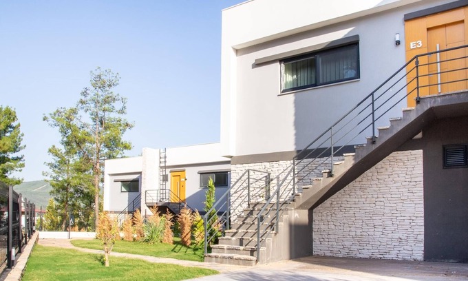 Milas Casa | Cozy Flat w Garden 1 min to Beach in Milas
