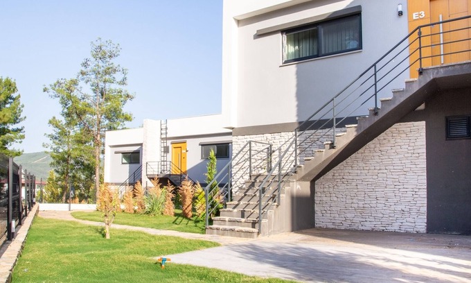 Milas Casa | Cozy Flat w Garden 1 min to Beach in Milas