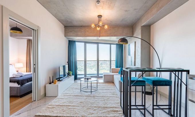 Bomonti Apartamento | Cozy Flat with City View and Balcony in Sisli