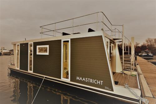 Heugum Casa | Cozy floating boatlodge "Maastricht".