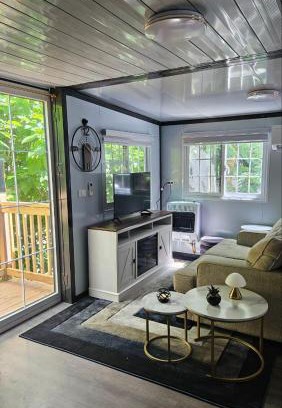 True Casa | Cozy Foldable Container Pipestem Getaway For 2