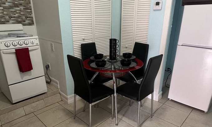 Princeton Apartamento | Cozy for the family ! Not fair from the Keys and the zoo.