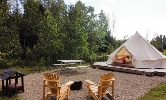 Miller Lake Casa | Cozy “Fox’s Den” Luxury Tent Tobermory Getaway