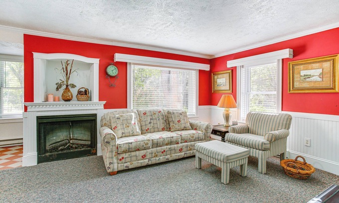Frankfort Apartamento | Cozy Frankfort Apartment Near Beaches & Downtown!