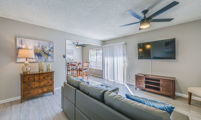 Fresno Apartamento | Cozy Fresno Condo w/ Balcony & Pool Access