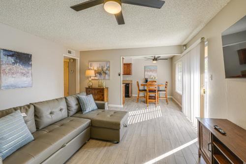 Fresno Apartamento | Cozy Fresno Condo with Balcony and Pool Access