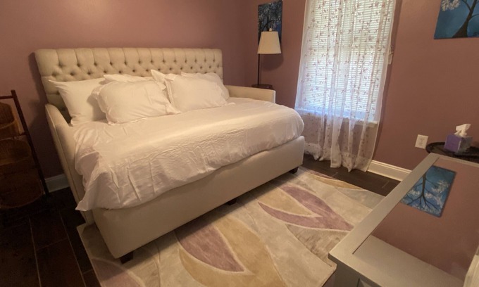 Broadmoor Casa | Cozy Garden Home on Private Street