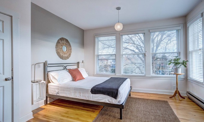 Lunenburg Apartamento | Cozy Garden View Suite near Lunenburg Waterfront (Suite 6)