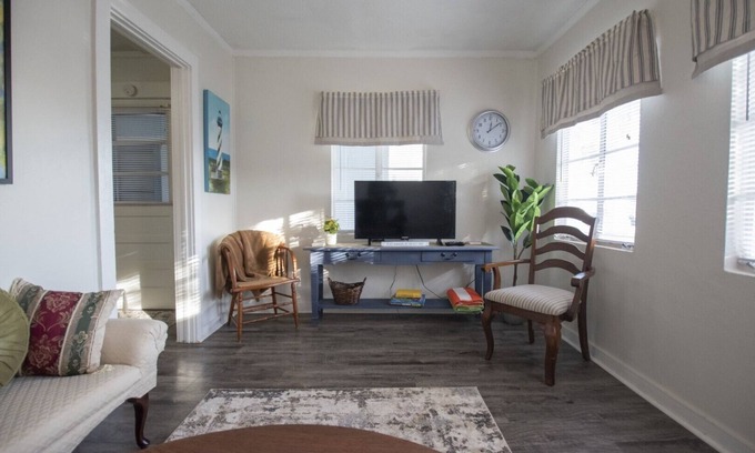 St. Marys Apartamento | Cozy get-away within walking distances to bars, restaurants and the water front!