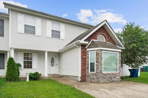 La Vergne Casa | Cozy Getaway Homes