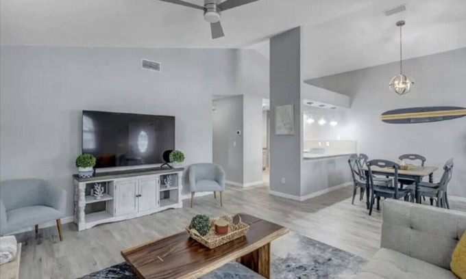 Jacksonville Beach Casa | Cozy Getaway - Close to Beach Fun and Mayo Clinic!