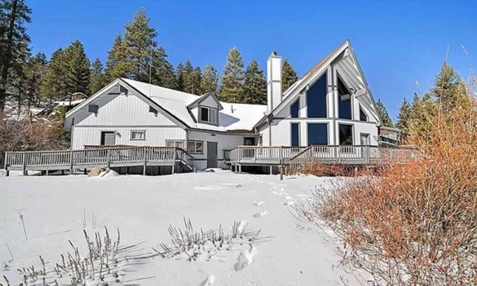 Fawnskin Casa | Cozy Getaway with Lake View~ Game Room~
