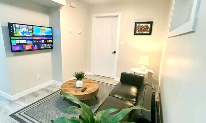 Regina Apartamento | Cozy guest house in The Greens, Regina. Newly finished 1-bed basement Suite.