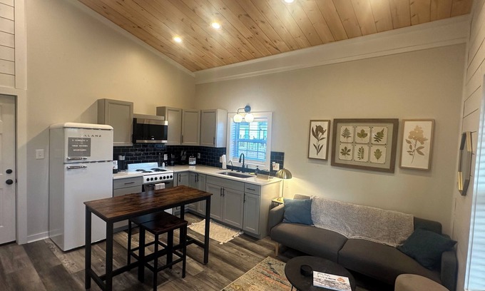 Clarksville Casa | Cozy Guest House in Clarksville