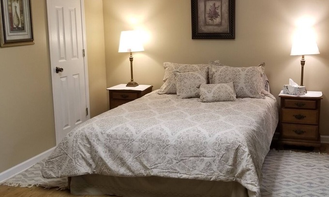 Candler Apartamento | COZY GUEST SUITE ON SEPARATE FLOOR & PRIVATE ENTRANCE